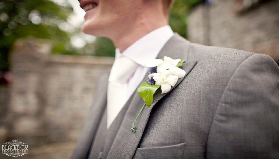 How to pin-up a buttonhole
